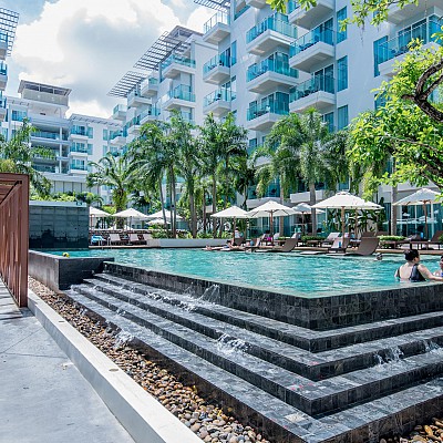 Swim - Up Pool Bar