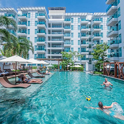 Swim - Up Pool Bar